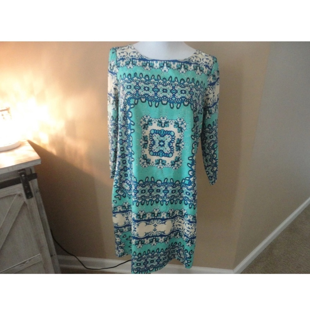 Elegant Blue and White Patterned Dress sze Med